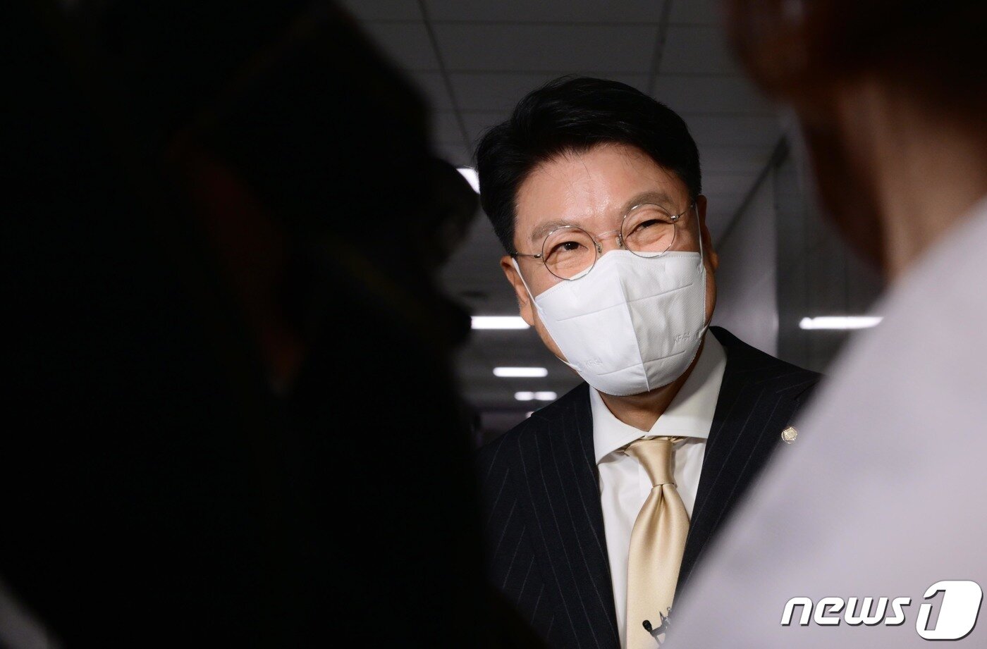 본문 이미지 - 장제원 국민의힘 의원이 14일 오후 서울 여의도 국회 의원회관에서 취재진 질문에 답변하고 있다. (공동취재) 2022.7.14/뉴스1 ⓒ News1 이재명 기자