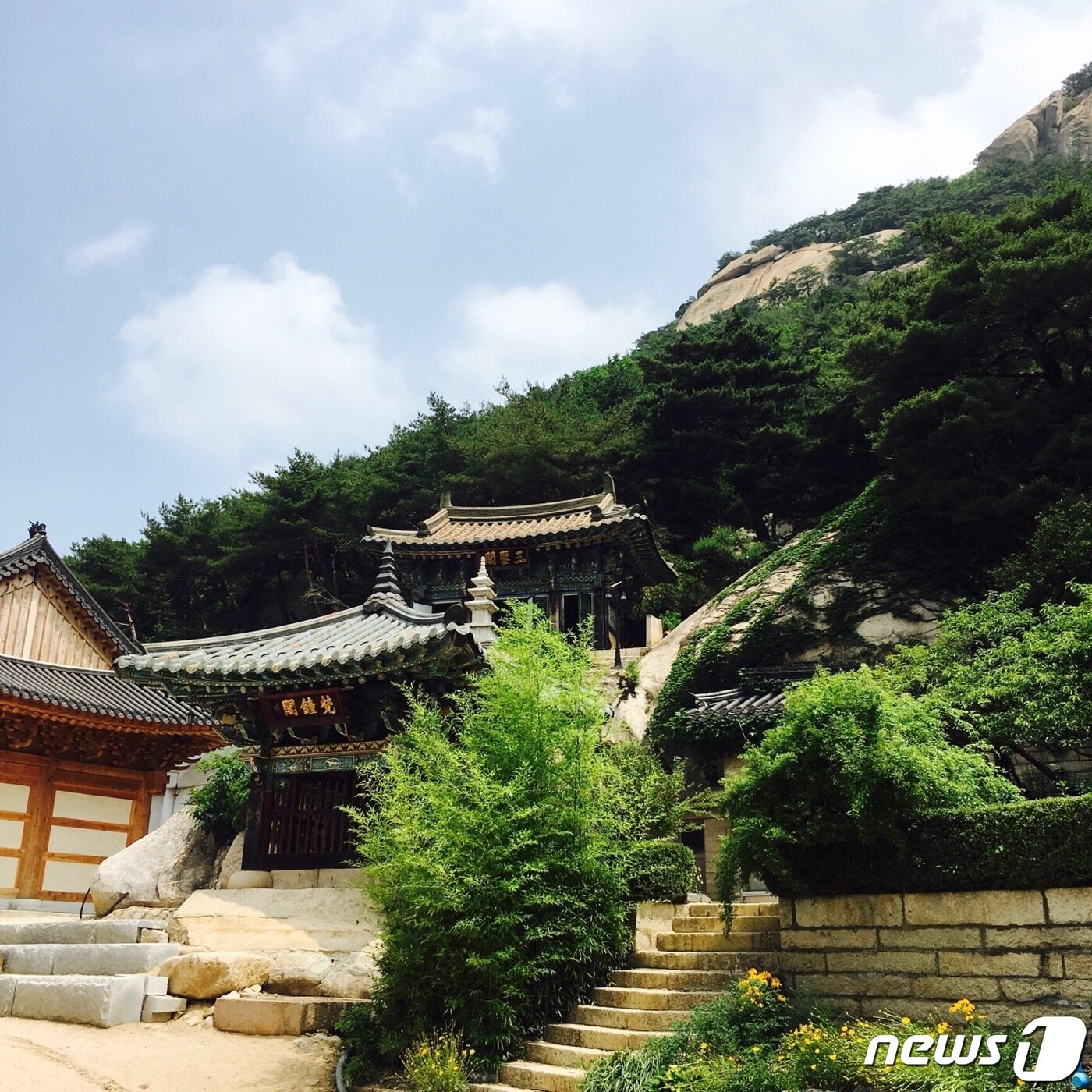 본문 이미지 - 경기 양주시 장흥면 교현리 우이령길 옆에 위치한 '양주 오봉산 석굴암' 경내 ⓒ 뉴스1