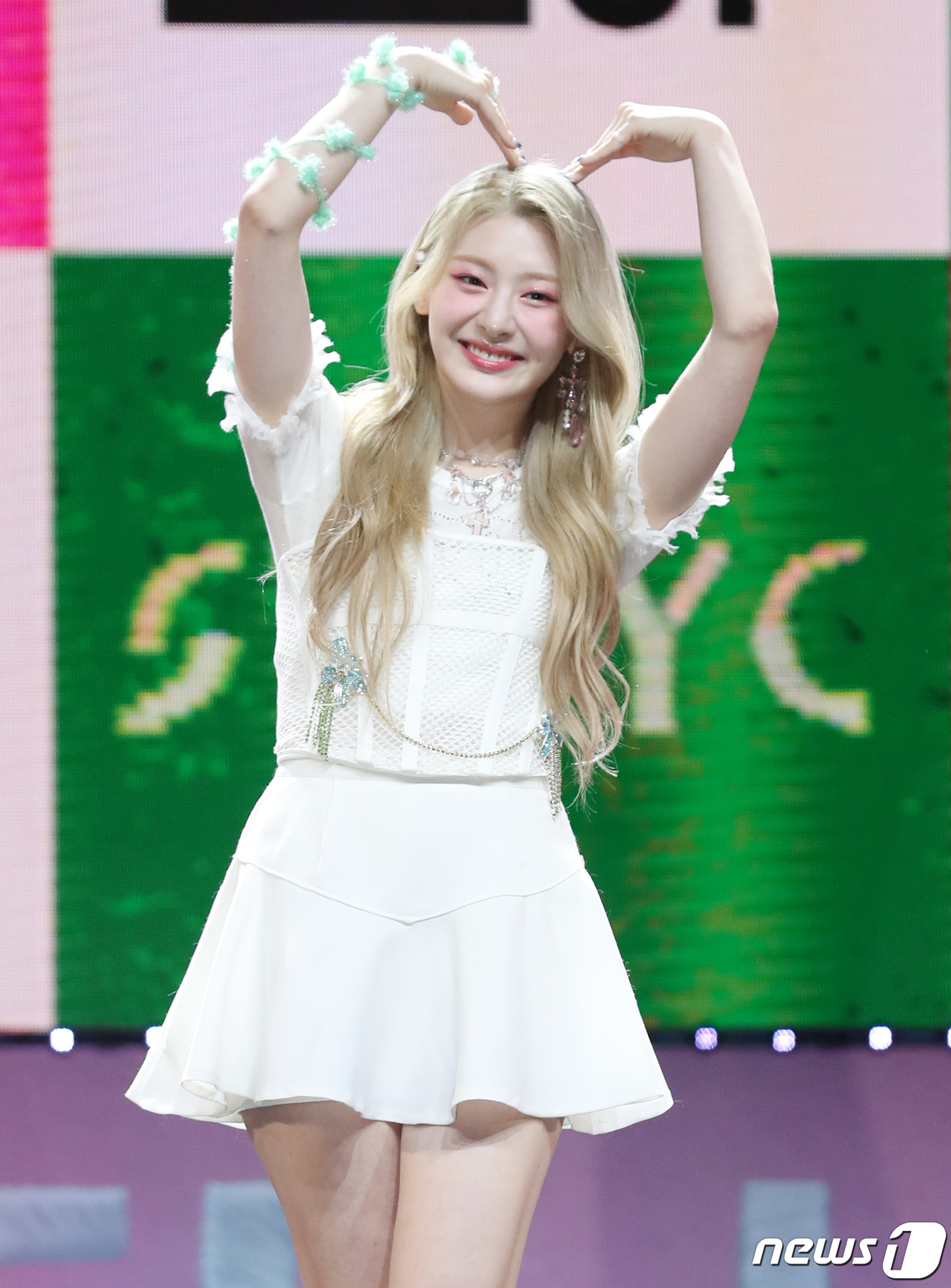 (서울=뉴스1) 김진환 기자 = 걸그룹 스테이씨(STAYC)의 세은이 19일 오후 서울 광진구 예스24 라이브홀에서 열린 세 번째 싱글앨범 '위 니드 러브(WE NEED LOVE) …