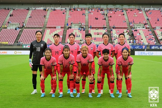 여자 축구대표팀 선수들이 19일 일본 가시마 경기장에서 열린 2022 EAFF E-1 챔피언십 대한민국과 일본의 경기 선발 출전에 앞서 포즈를 취하고 있다. &#40;대한축구협회 제공&#41; 2022.7.19/뉴스1