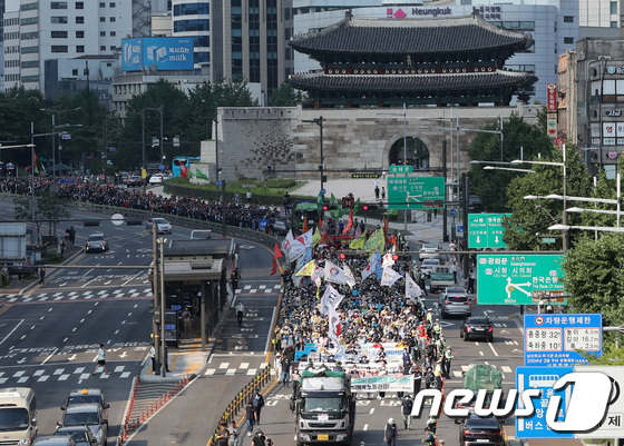 대규모 도심 집회 행진
