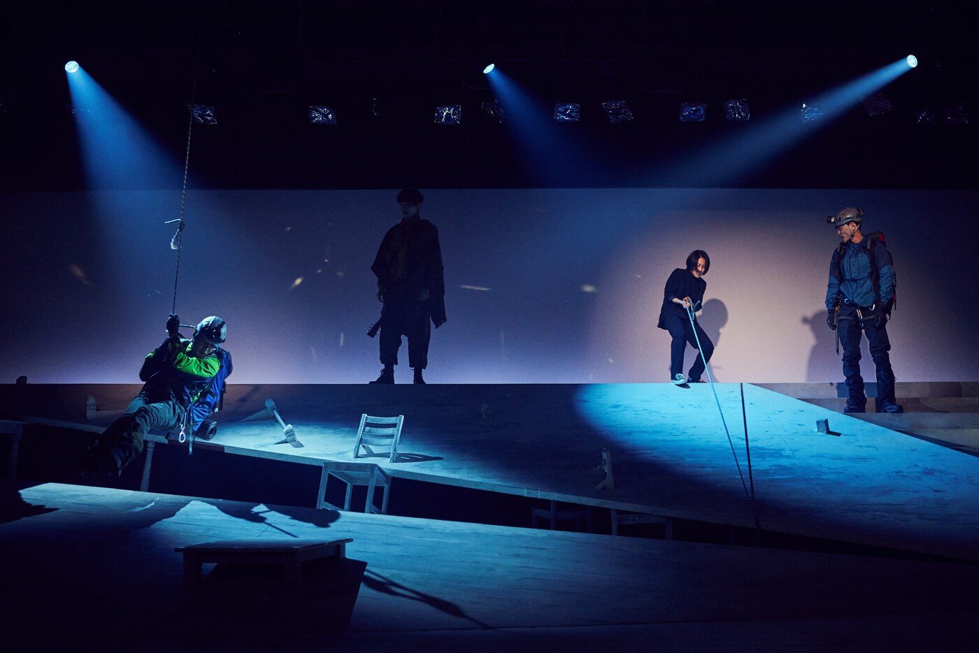 본문 이미지 - 연극 '터칭 더 보이드' 사진제공=연극열정ⓒ 뉴스1