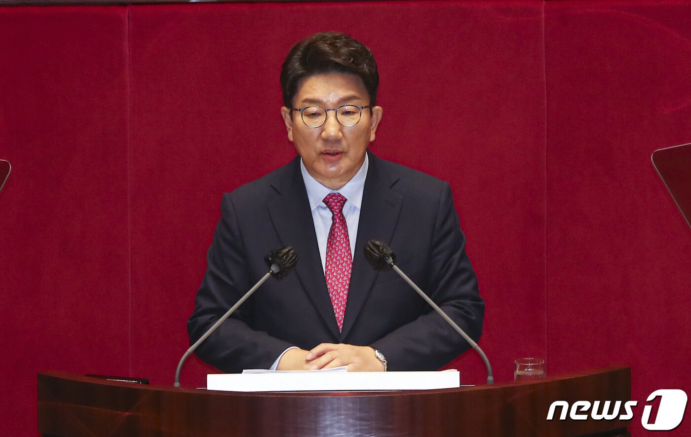 본문 이미지 - 권성동 국민의힘 대표 직무대행 겸 원내대표가 21일 오전 서울 여의도 국회에서 열린 제398회 국회(임시회) 제3차 본회의에서 국정에 관한 교섭단체대표연설을 하고 있다. (공동취재) 2022.7.21/뉴스1 ⓒ News1 이재명 기자