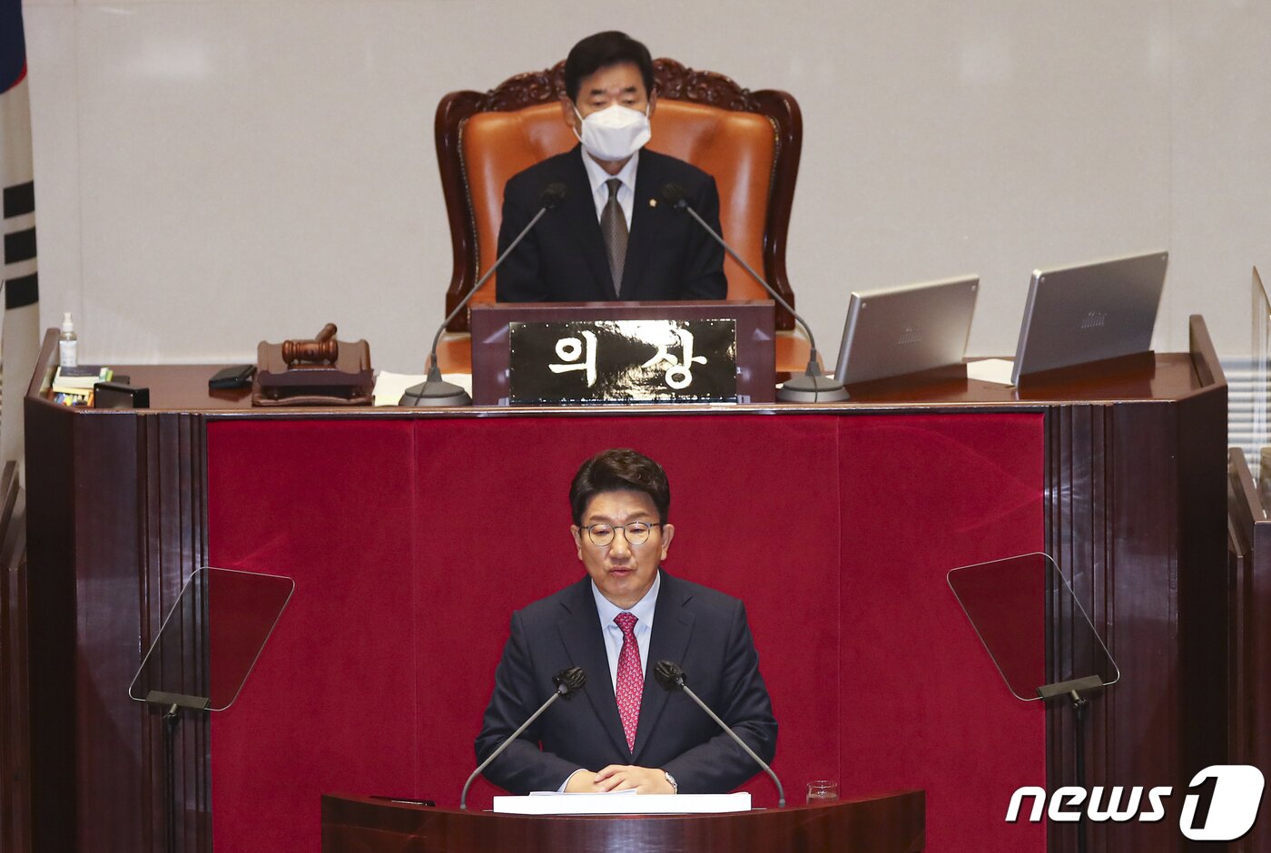 본문 이미지 - 권성동 국민의힘 대표 직무대행 겸 원내대표가 21일 오전 서울 여의도 국회에서 열린 제398회 국회(임시회) 제3차 본회의에서 국정에 관한 교섭단체대표연설을 하고 있다. (공동취재) 2022.7.21/뉴스1 ⓒ News1 이재명 기자