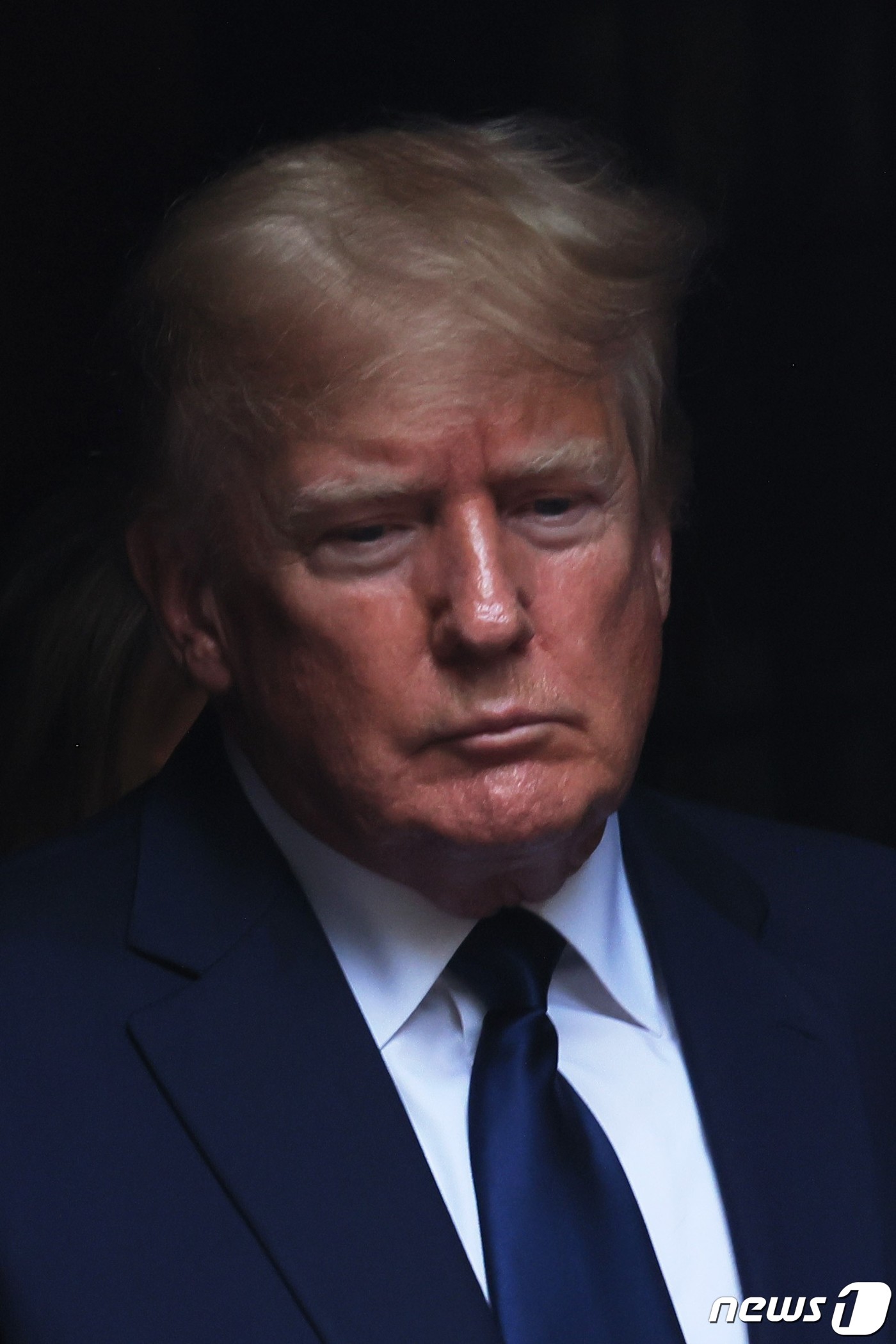 (뉴욕 AFP=뉴스1) 우동명 기자 = 도널드 트럼프 전 미국 대통령이 20일(현지시간) 뉴욕의 성 빈센트 페레르 대성당에서 열린 첫째 부인인 이바나 트럼프의 장례식에 참석을 하고 …