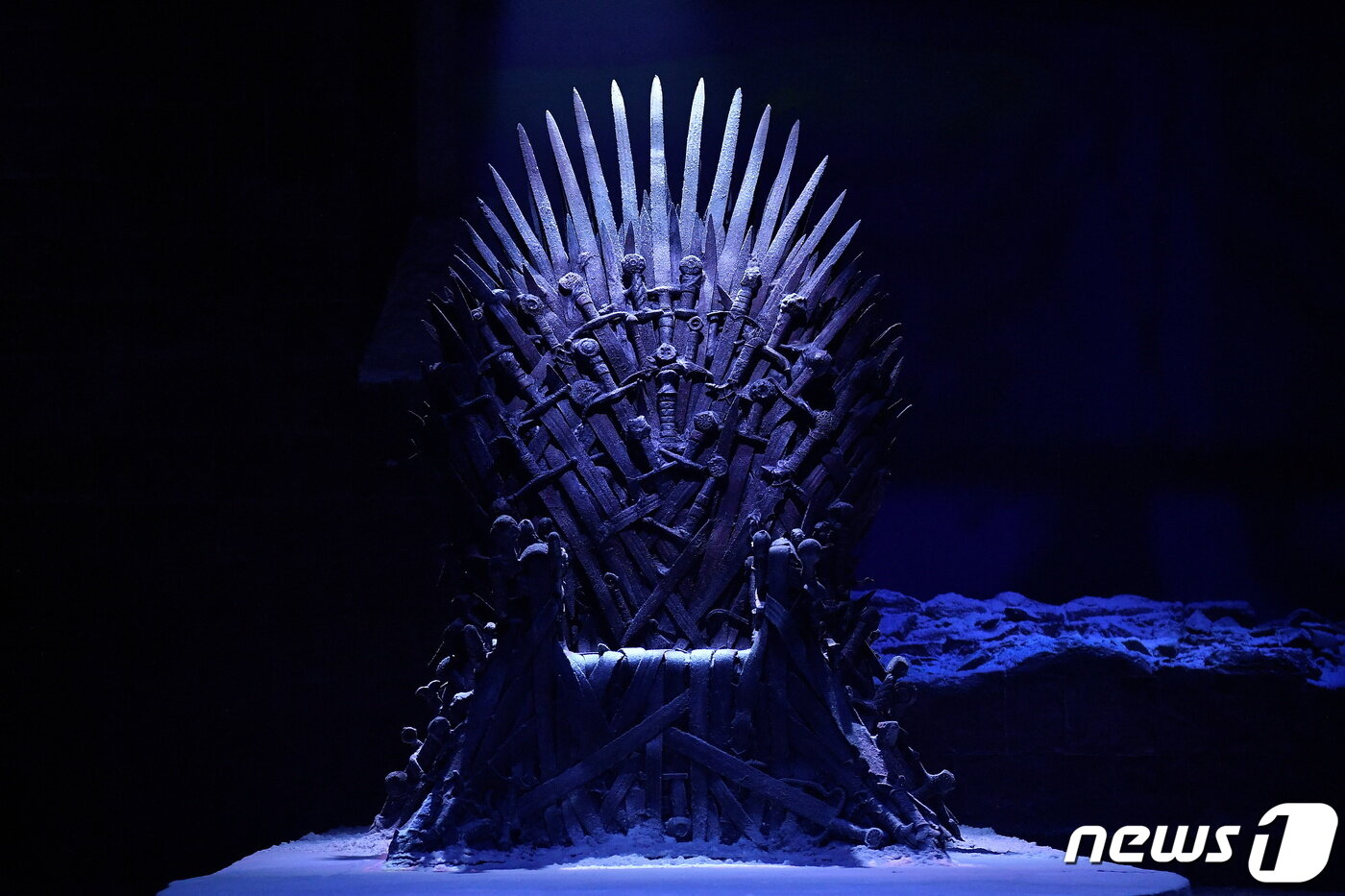본문 이미지 - 영국 북아일랜드 밴브리지의 린넨 밀 스튜디오에 있는 세트장에서 찍은 왕좌의 게임 새로운 시리즈 예고편의 한 장면. 2022.02.02 ⓒ 로이터=뉴스1 ⓒ News1 유민주 기자