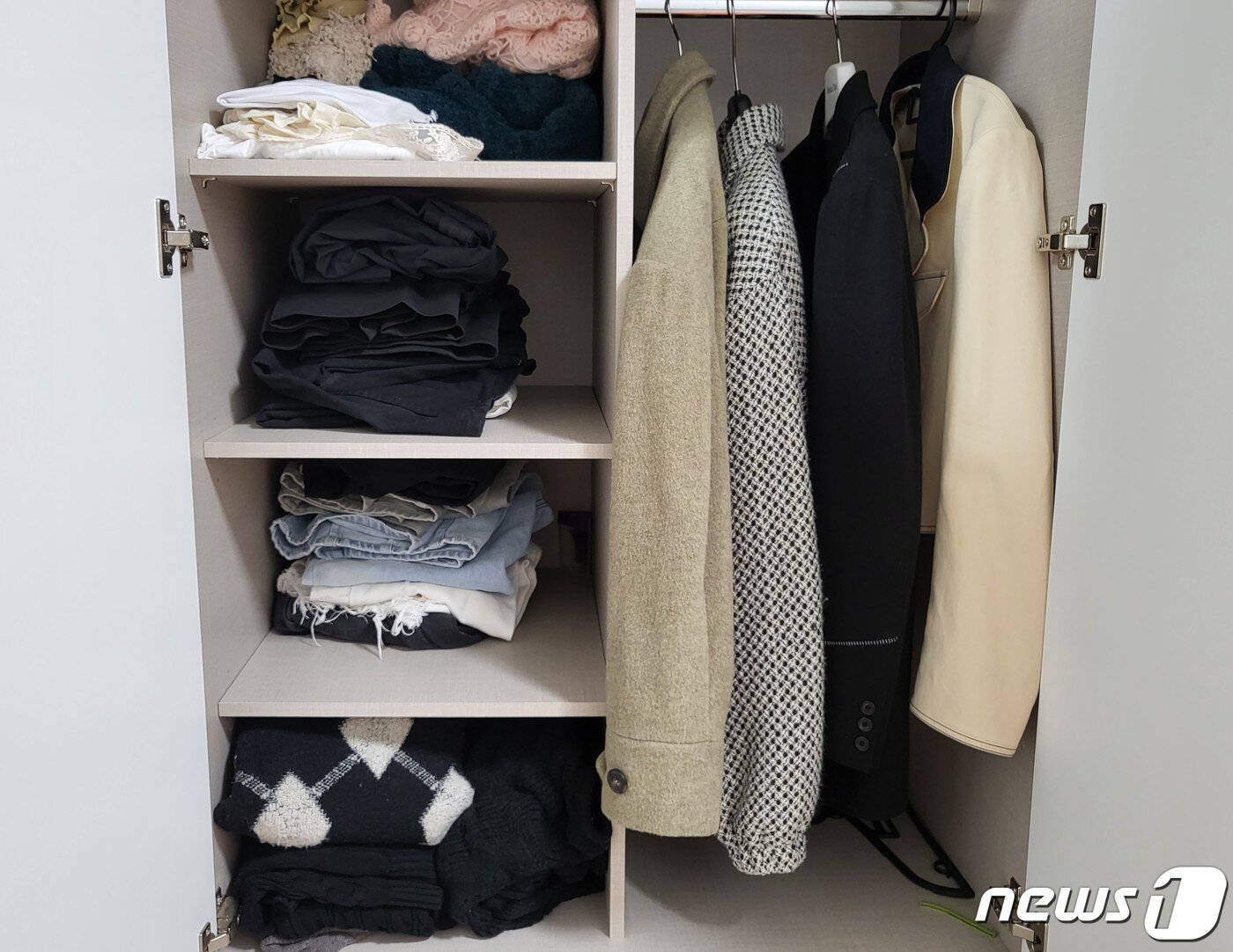 본문 이미지 - 16일 크린토피아 의류보관 서비스를 이용한 후 옷장 정리를 끝낸 모습. ⓒ 뉴스1 신윤하 기자