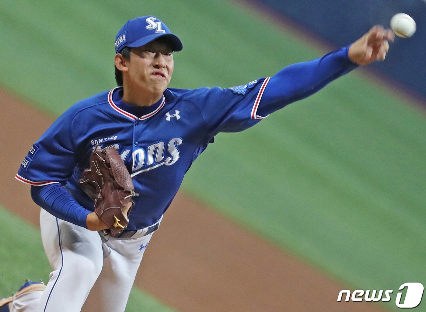 본문 이미지 - 24일 서울 구로구 고척스카이돔에서 열린 프로야구 '2022 신한은행 SOL KBO리그' 삼성 라이온즈와 키움 히어로즈의 경기, 삼성 허윤동이 역투하고 있다. 2022.7.24/뉴스1 ⓒ News1 이성철 기자