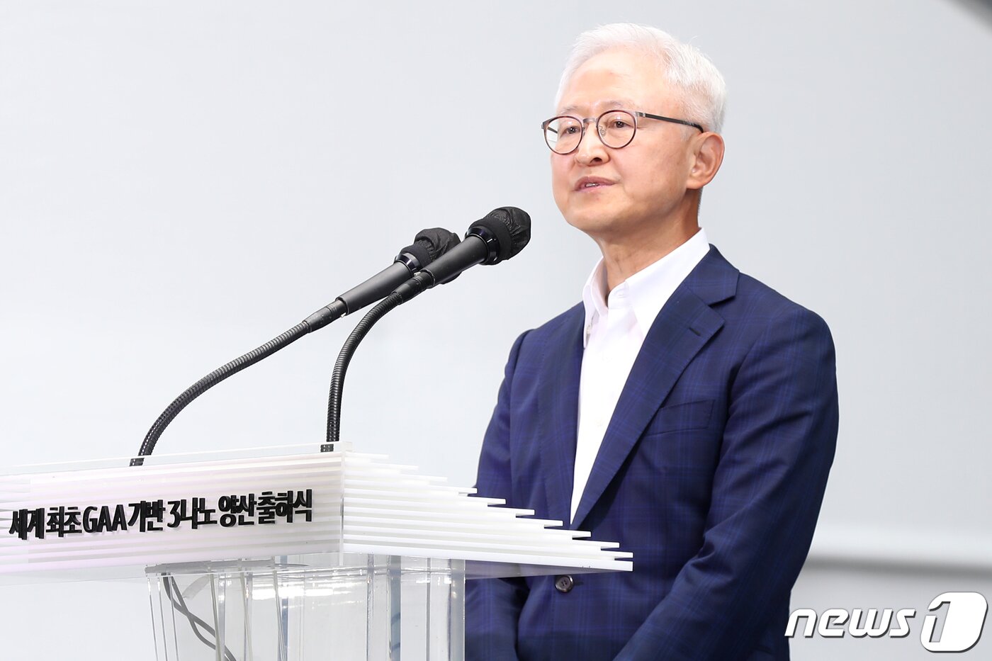 본문 이미지 - 경계현 삼성전자 DS부문장 대표이사가 25일 오전 경기도 화성시 삼성전자 화성캠퍼스에서 열린 '세계 최초 GAA 기반 3나노 양산 출하식'에서 격려사를 하고 있다. 2022.7.25/뉴스1 ⓒ News1 민경석 기자