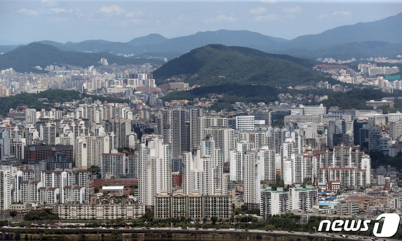  서울 영등포구 여의도 63아트에서 바라본 도심 지역. 2022.7.25/뉴스1 ⓒ News1 황기선 기자