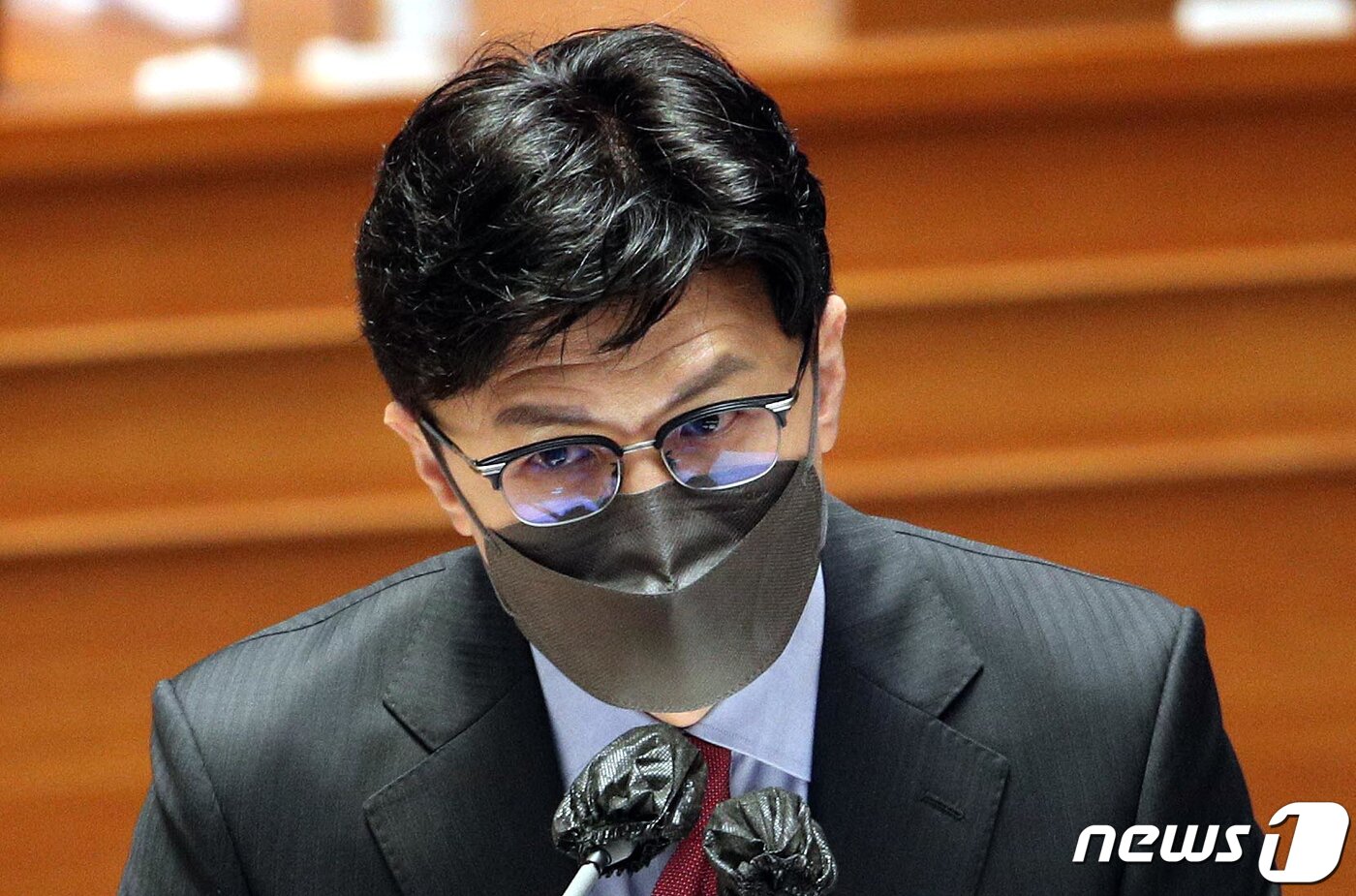 본문 이미지 - 한동훈 법무부 장관이 25일 오후 국회 본회의장에서 열린 정치·외교·통일·안보 분야 대정부질문에서 박범계 더불어민주당 의원의 질문에 답하고 있다. (공동취재) 2022.7.25/뉴스1 ⓒ News1 허경 기자