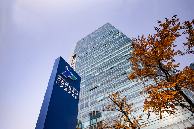 민간업체에 억대 뇌물 요구…인천항만공사 전·현직 임직원 징역 6~8년