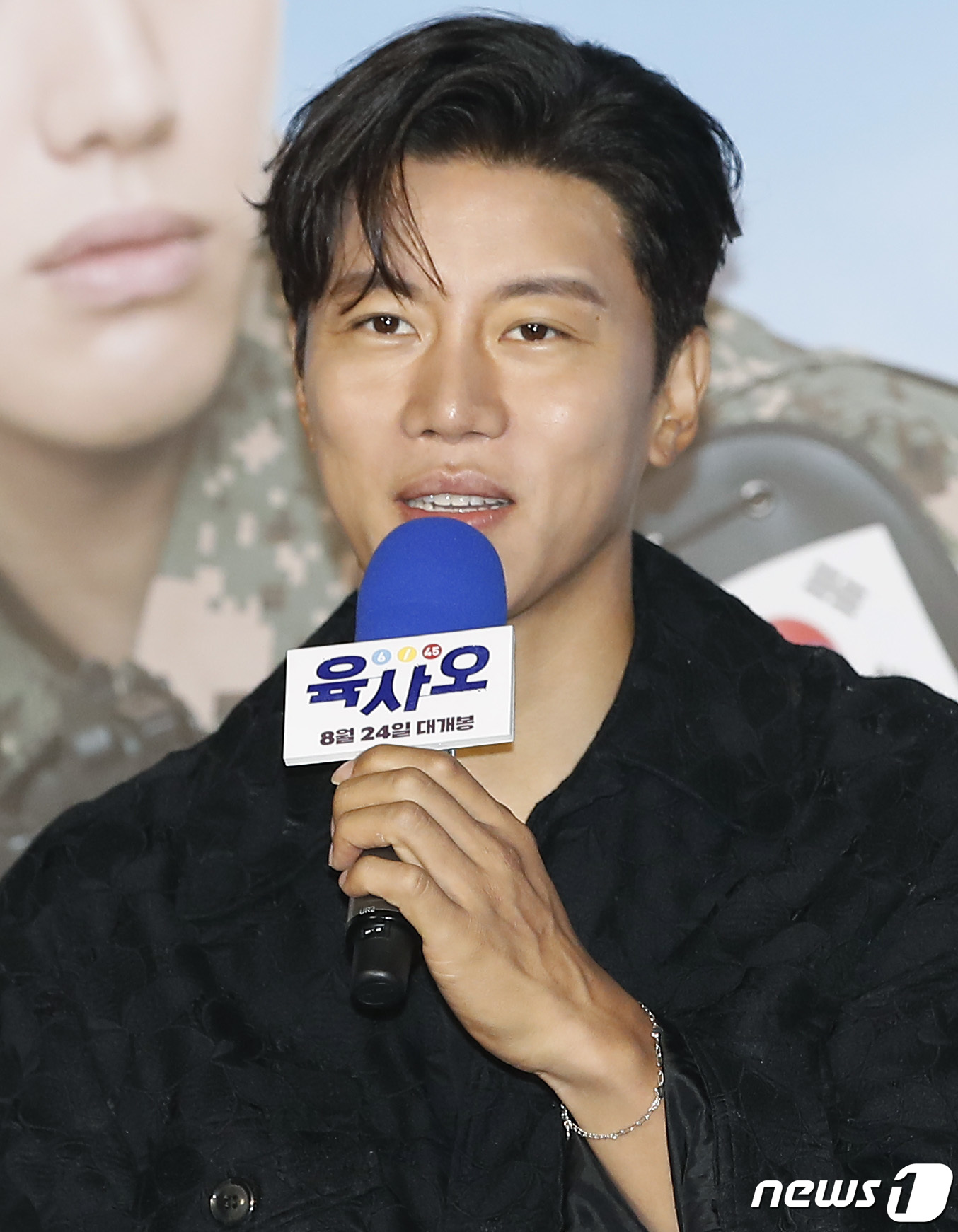 (서울=뉴스1) 권현진 기자 = 배우 음문석이 27일 서울 광진구 롯데시네마 건대입구에서 열린 영화 '육사오'(감독 박규태) 제작보고회에서 인사말을 하고 있다.'육사오'는 바람을 …