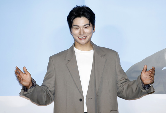 "E컵 처음 본다" 이이경 메시지 사라졌다…폭로자 DM대화서 '전송 취소' 의혹