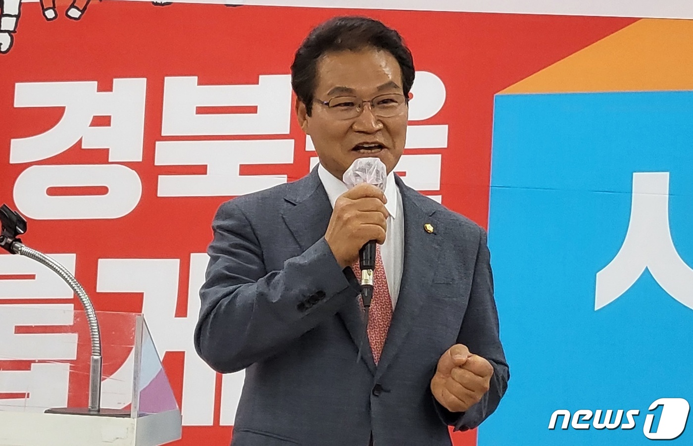 (대구=뉴스1) 남승렬 기자 = 김용판 국민의힘 대구시당 신임 위원장이 28일 대구 수성구 범어동 국민의힘 대구시당 강당에서 열린 취임식에서 인사말을 하고 있다. 2022.7.28 …