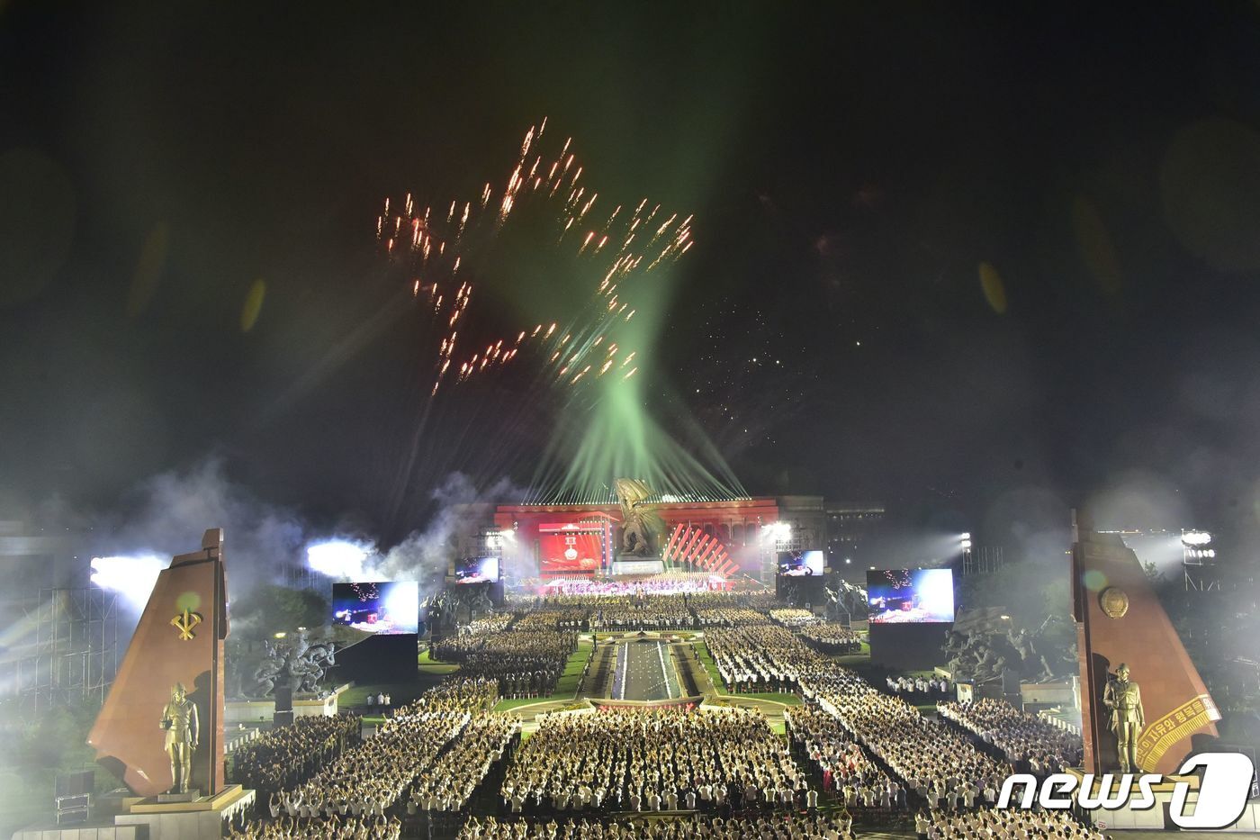 본문 이미지 - (평양 노동신문=뉴스1) = 북한이 27일 조국해방전쟁(한국전쟁) 승리를 기념하는 '전승절' 69주년을 맞아 기념행사를 진행했다. [국내에서만 사용가능. 재배포 금지. DB 금지. For Use Only in the Republic of Korea. Redistribution Prohibited] rodongphoto@news1.kr