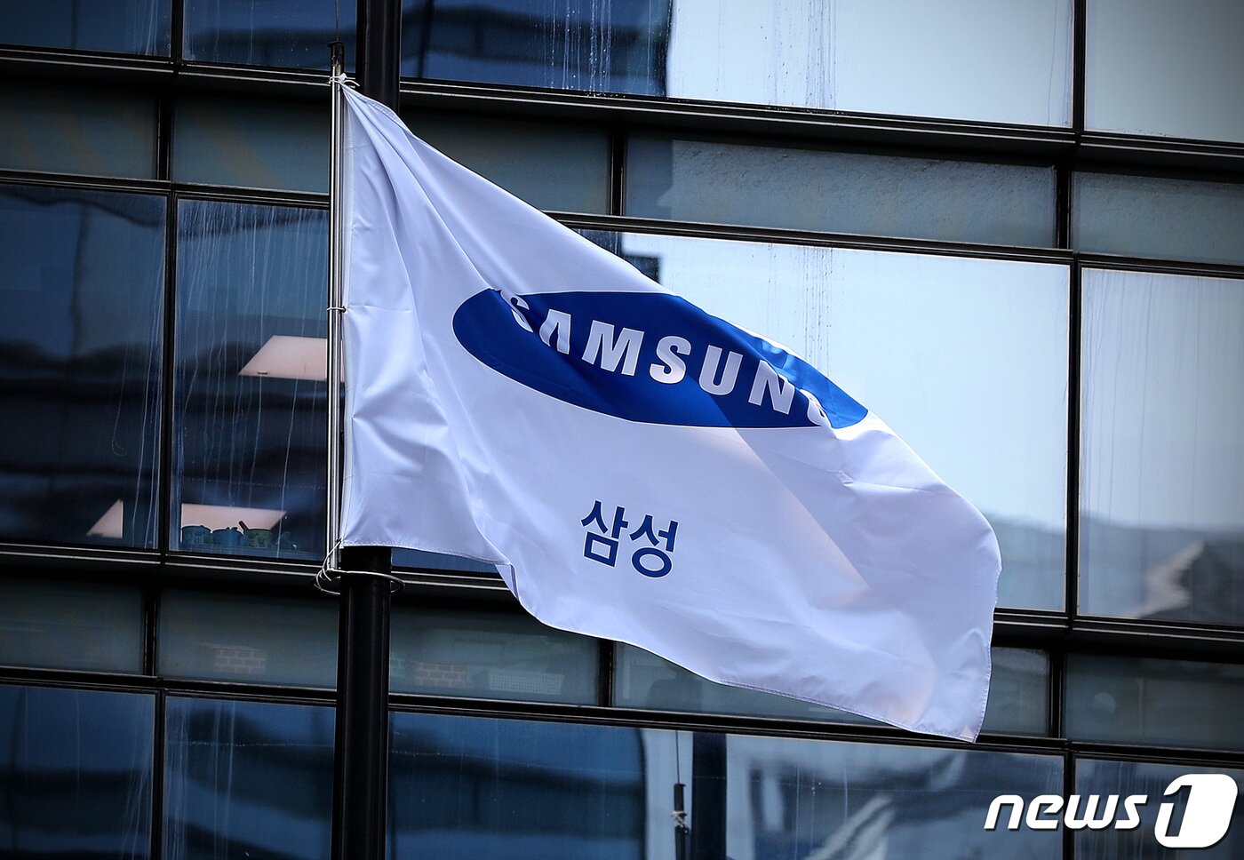 본문 이미지 - 서울 삼성전자 서초사옥의 모습. 2022.7.28/뉴스1 ⓒ News1 구윤성 기자