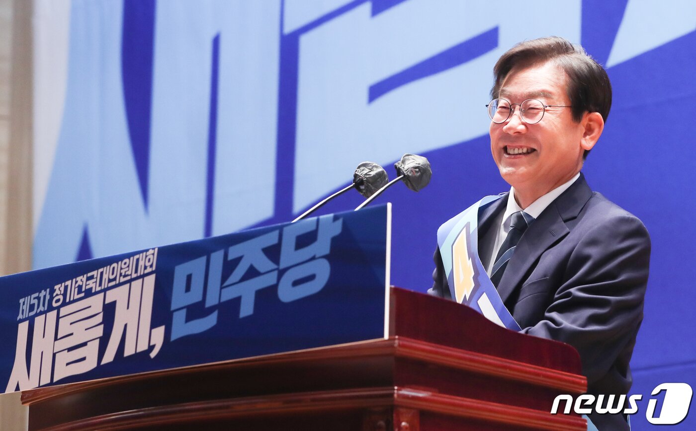 본문 이미지 - 이재명 더불어민주당 당대표 예비후보가 28일 오후 서울 여의도 국회 의원회관에서 열린 더불어민주당 당대표 및 최고위원 선출을 위한 예비경선대회에서 정견 발표를 하고 있다. 2022.7.28/뉴스1 ⓒ News1 허경 기자