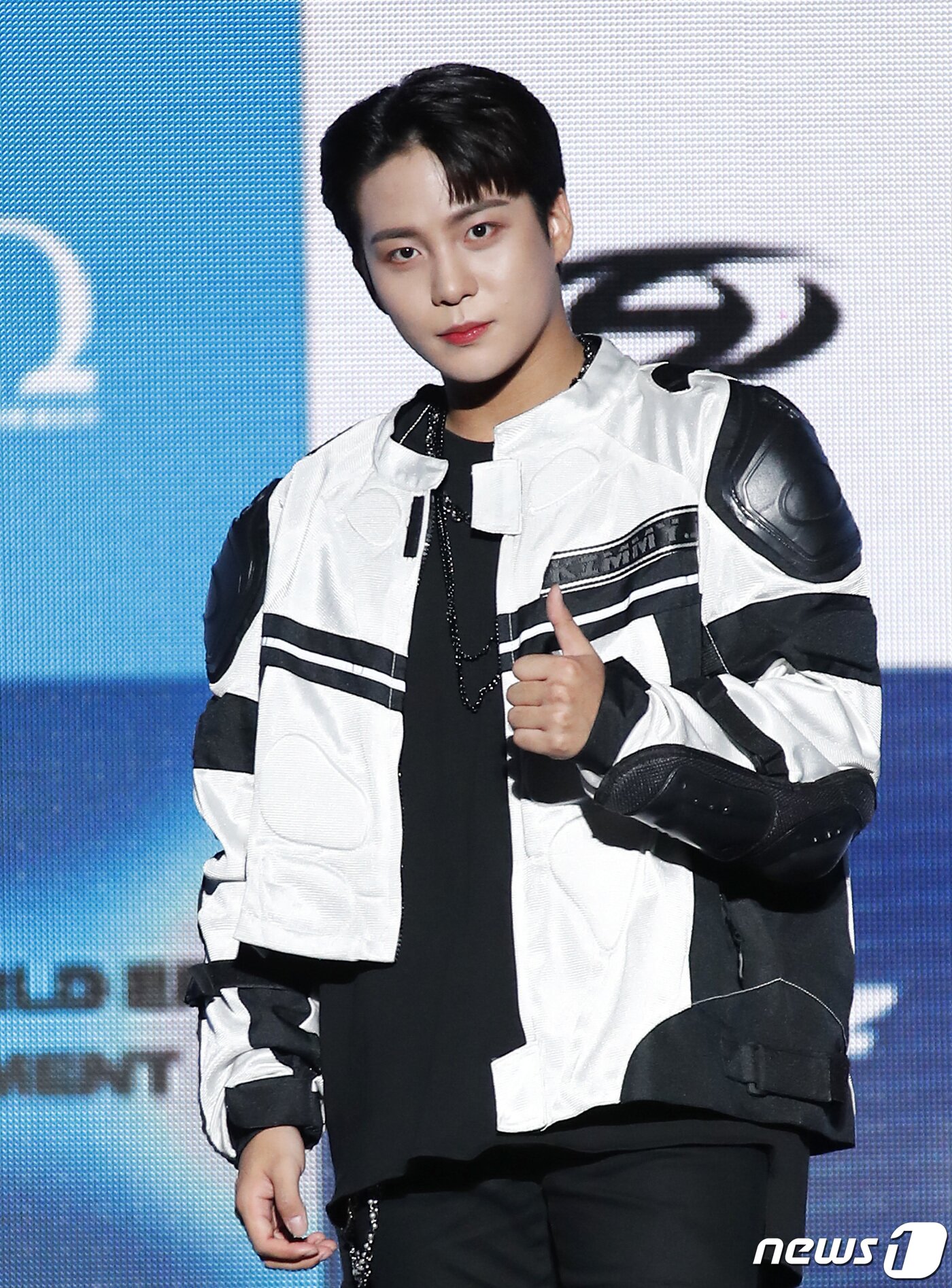 본문 이미지 - 그룹 에이티즈(ATEEZ) 종호가 28일 오후 서울 광진구 세종대학교 대양홀에서 가진 새 앨범 'THE WORLLD EP.1 MOVEMENT (더 월드 에피소드 1 : 무브먼트)' 발매 쇼케이스에서 포즈를 취하고 있다. 2022.7.28/뉴스1 ⓒ News1 권현진 기자