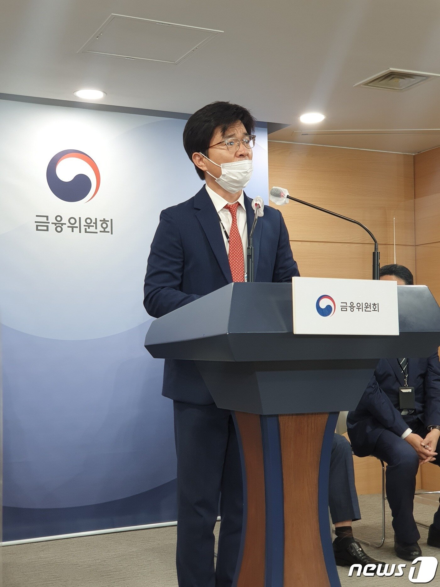 본문 이미지 - 공매도 수사지휘 일선에 나서게 될 대검찰청 반부패·강력부 수사지휘·지원과장 윤병준 검사가 이날 공매도 수사 강화 및 제도보완 브리핑에서 관련 내용을 설명하고 있다. 2022.07.28. News1 ⓒ 뉴스1 강은성 기자