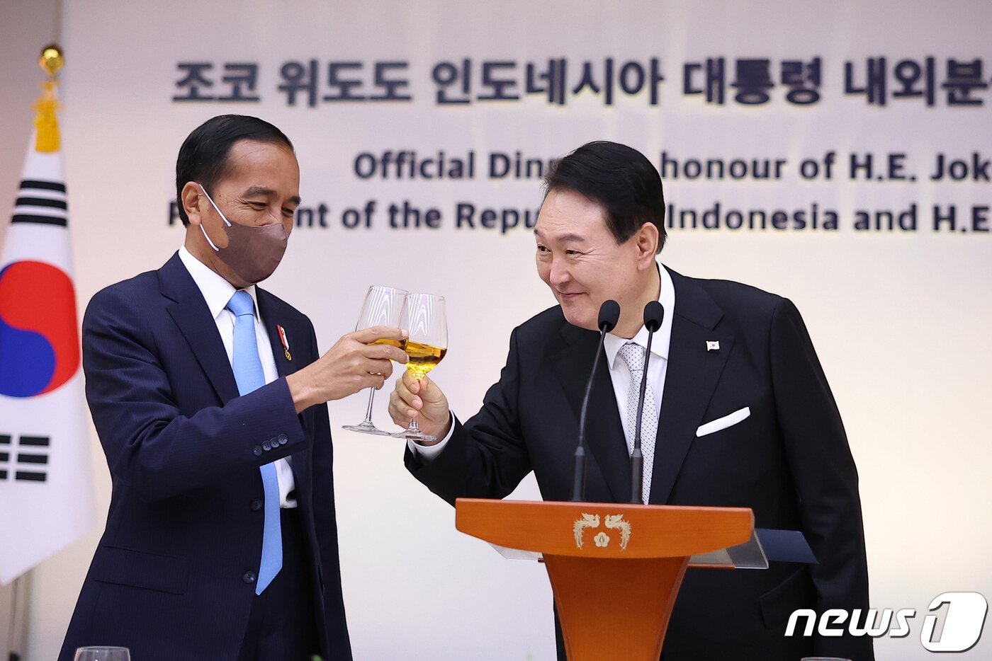 본문 이미지 - 윤석열 대통령(오른쪽)과 조코 위도도 인도네시아 대통령 (대통령실 제공) 2022.7.28/뉴스1 ⓒ News1 안은나 기자