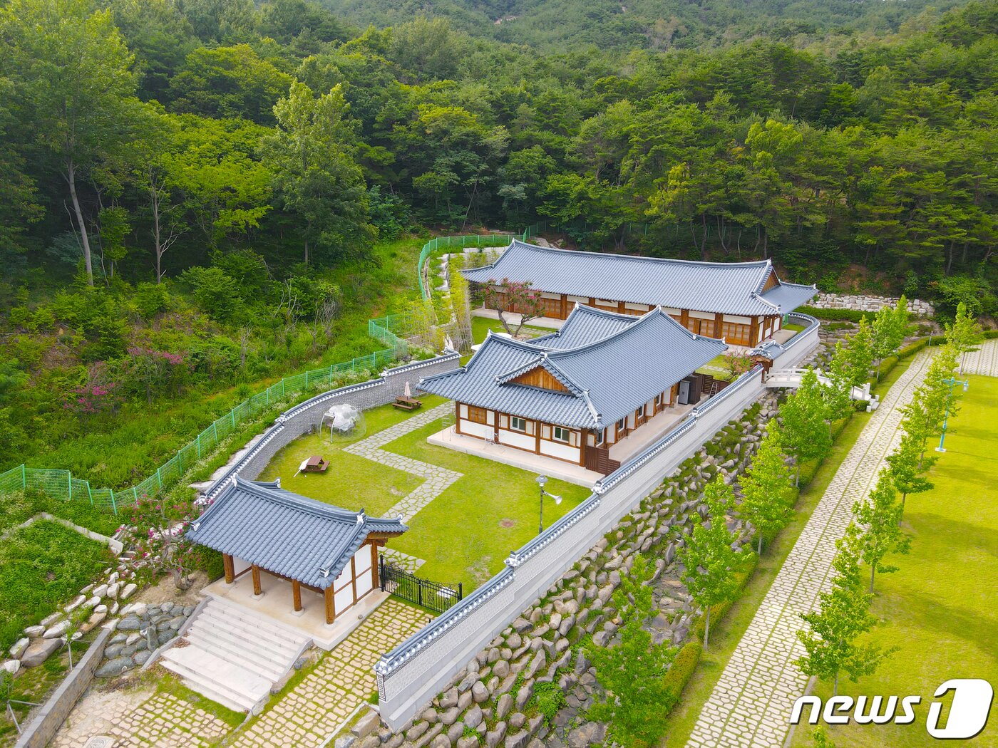 본문 이미지 - 드론으로 바라본 한옥호텔 우비정 전경ⓒ 뉴스1