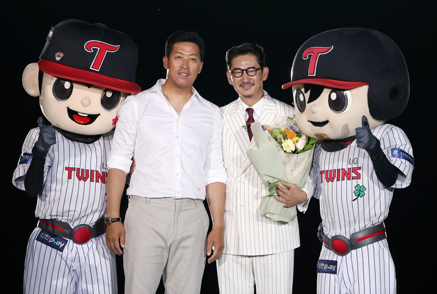 '굿바이 잠실' LG, 마지막 정규시즌 홈경기…이병규·박용택 시구