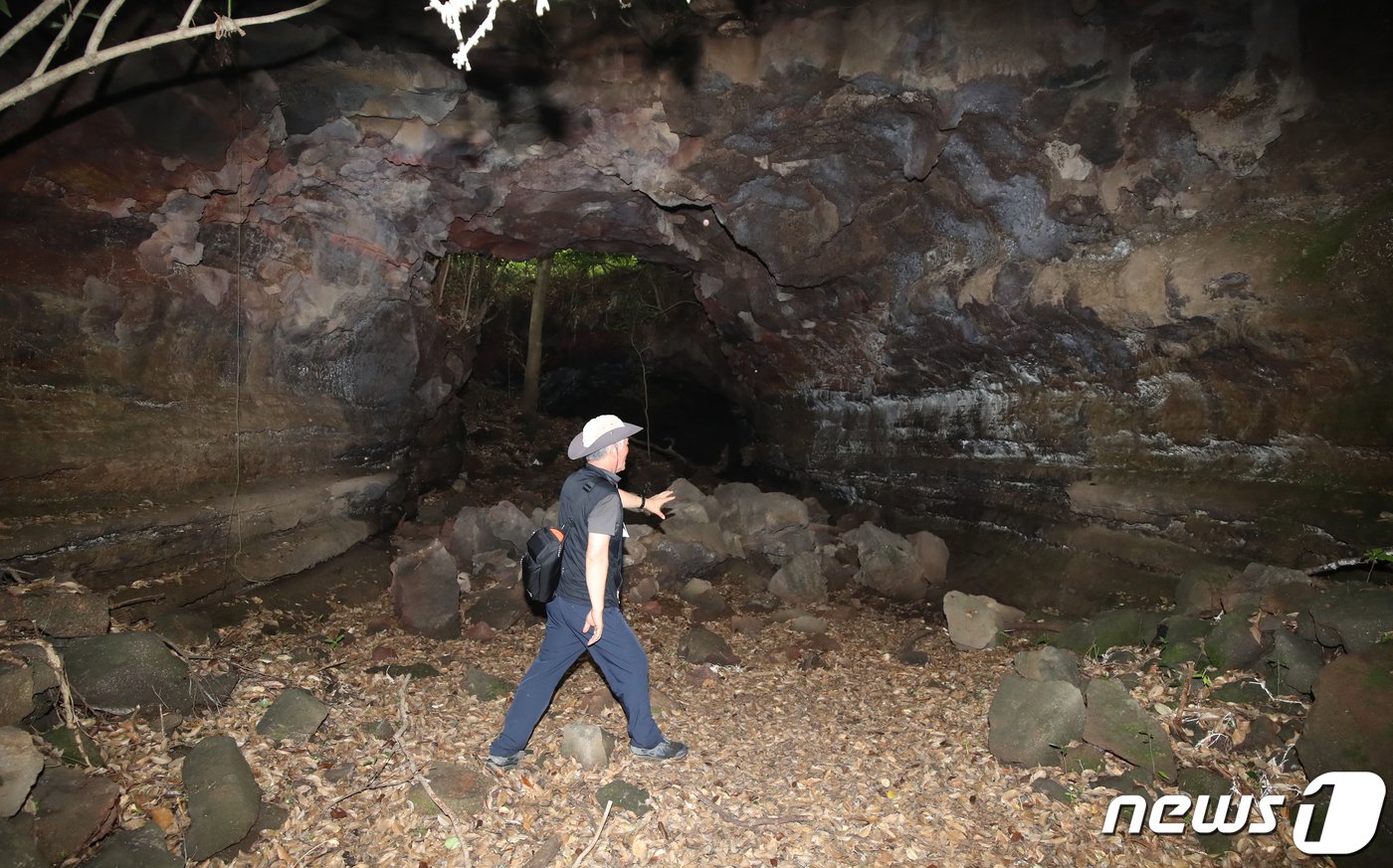 본문 이미지 - 2022 세계자연유산축전-제주 화산섬과 용암동굴이 오는 10월 1일부터 16일까지 거문오름 용암동굴계 등지에서 진행된다. 축전 기간 동안 비공개 구간인 거문오름 용암동굴계 동굴들이 일반에 공개된다. 사진은 지난 29일 용암교 모습. 2022.7.31/뉴스1 ⓒ News1 오현지 기자