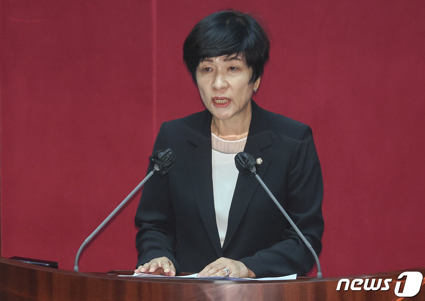 본문 이미지 - 김영주 신임 국회부의장이 4일 오후 서울 여의도 국회에서 열린 제398회 국회(임시회) 제1차 본회의에서 당선 인사를 하고 있다. (공동취재) 2022.7.4/뉴스1 ⓒ News1 이재명 기자