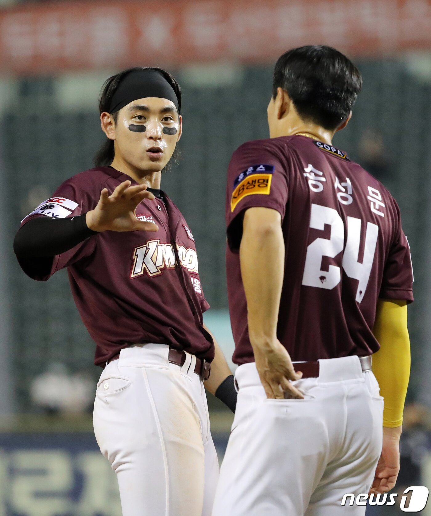 본문 이미지 - 키움 히어로즈에서 함께 뛰었던 이정후(왼쪽)와 송성문. 뉴스1 DB ⓒ News1 김진환 기자
