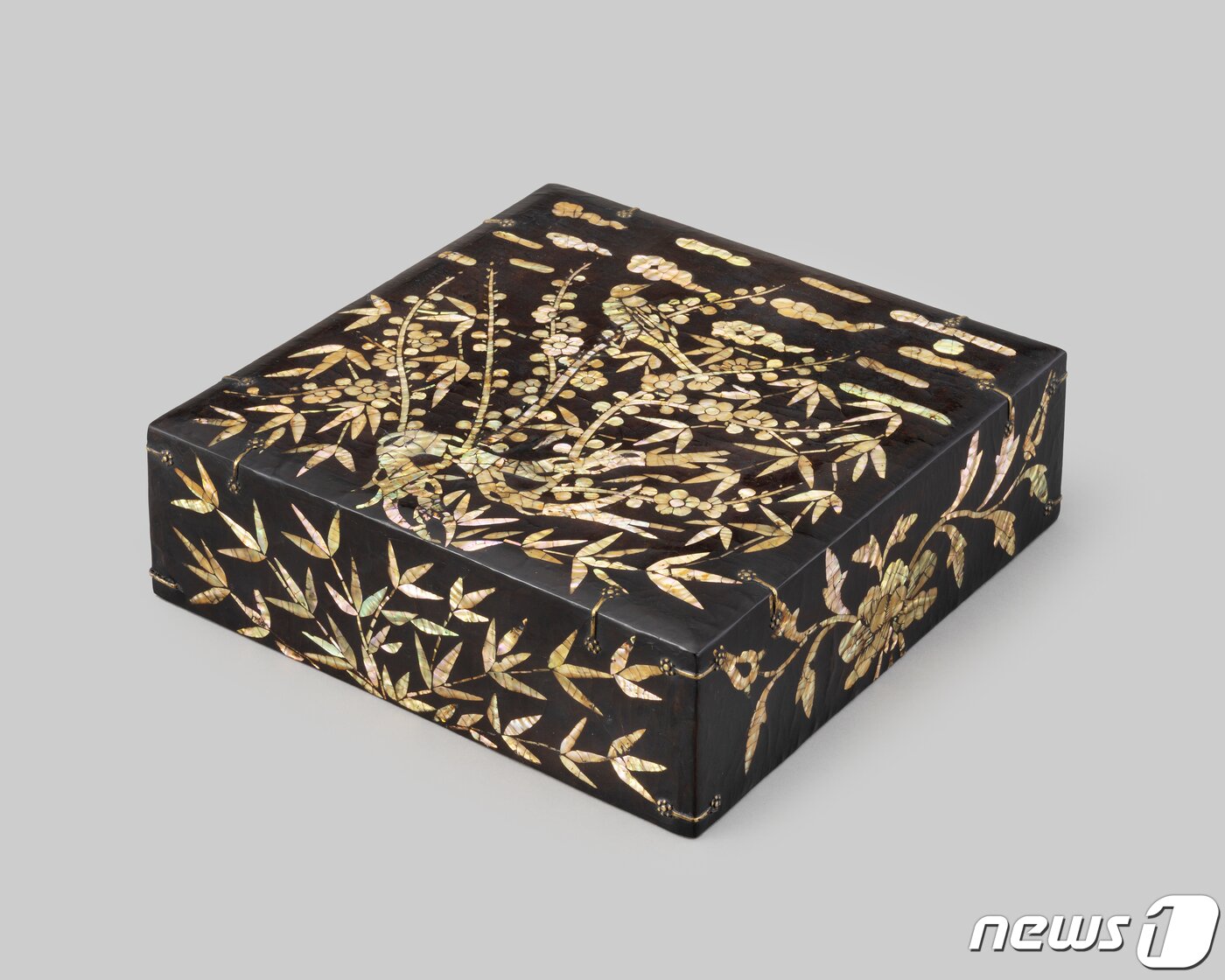 본문 이미지 - 나전 매화, 새, 대나무 상자. (문화재청 제공) ⓒ 뉴스1