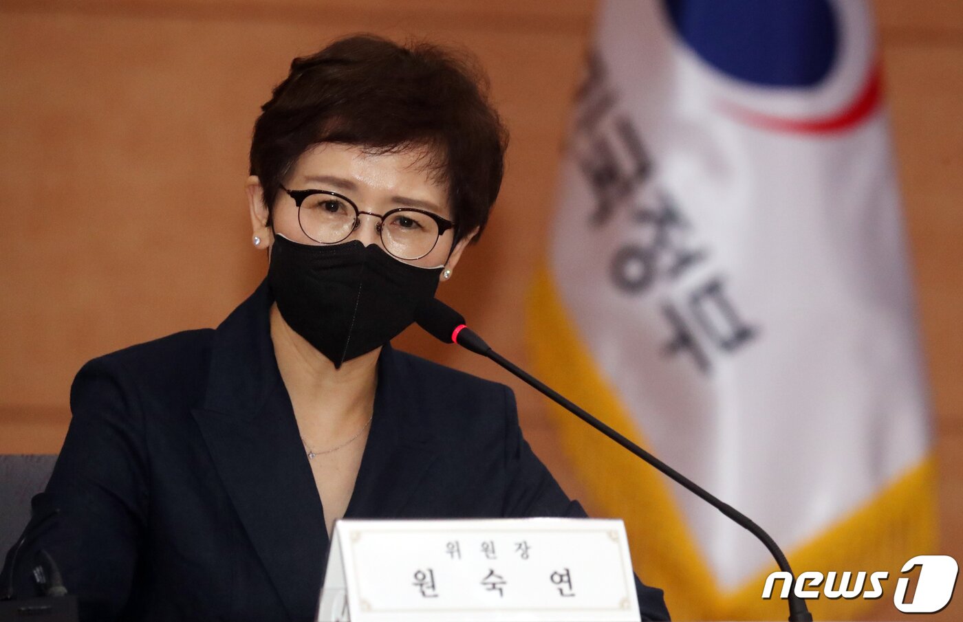 본문 이미지 - 원숙연 위원장이 6일 서울 종로구 정부서울청사 별관에서 열린 제1회 국토교통 규제개혁위원회 전체회의에서 모두발언을 하고 있다. 2022.7.6/뉴스1 ⓒ News1 김명섭 기자