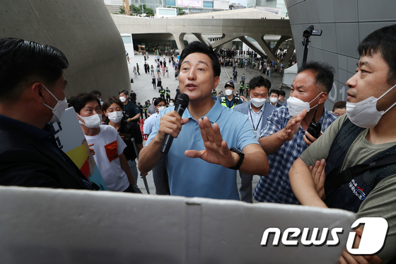 도시가스 안전점검 노동자들 기습시위…직접 나선 오세훈 서울시장