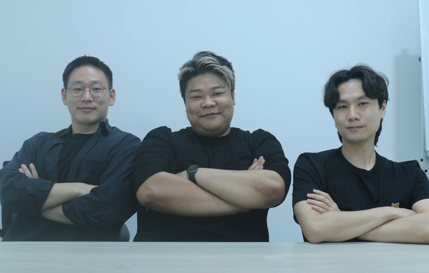 본문 이미지 - 메타버스 플랫폼 '로블록스'에서 게임을 제작하고 있는 황도이씨(28), 이심인씨(30), 정지훈씨(30) 2022.7.8/뉴스1 ⓒ News1 김근욱 기자