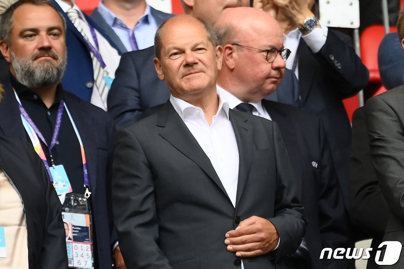 (런던 AFP=뉴스1) 우동명 기자 = 올라프 숄츠 독일 총리가 31일(현지시간) 런던의 웸블리 스타디움에서 열린 UEFA 여자 유로 2022 결승전인 영국과 독일의 경기를 관전하 …