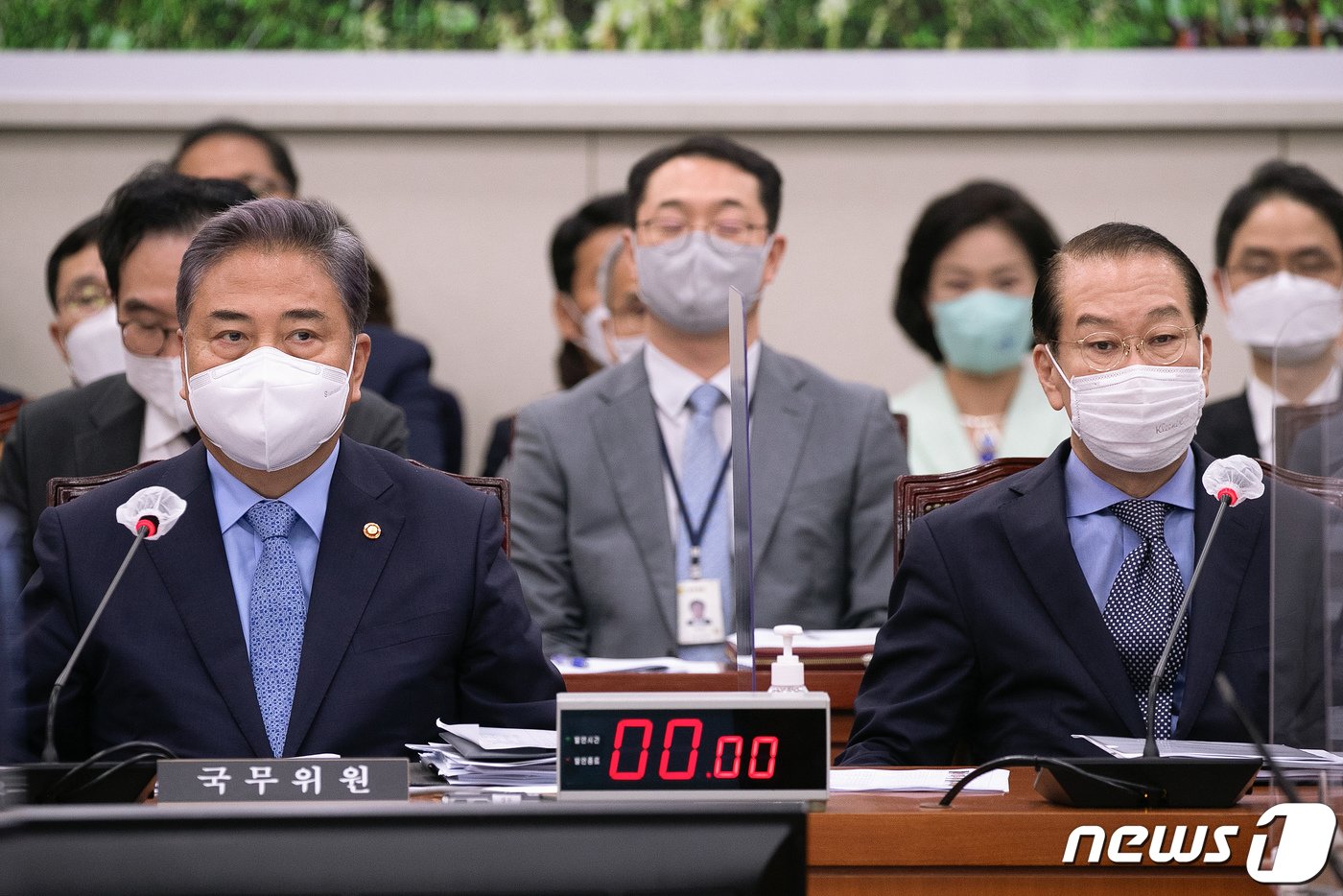 박진 외교부 장관&#40;왼쪽&#41;과 권영세 통일부 장관이 1일 국회 외교통일위원회 전체회의에 출석했다. &#40;공동취재&#41; 2022.8.1/뉴스1 ⓒ News1 유승관 기자