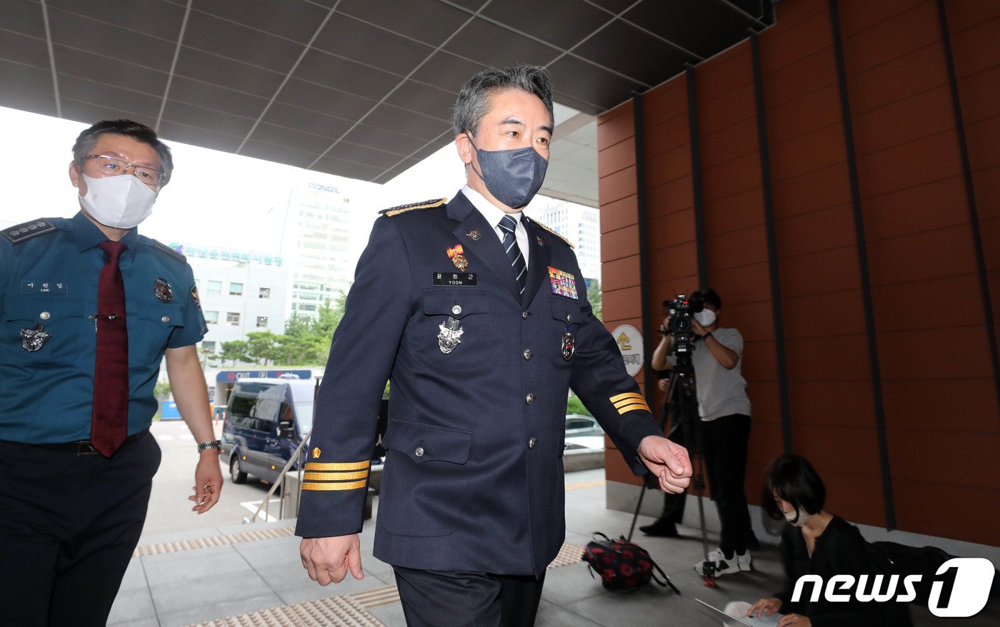 본문 이미지 - 윤희근 신임 경찰청장이 10일 오후 서울 강남구 강남경찰서를 방문하고 있다. 2022.8.10/뉴스1 ⓒ News1 박세연 기자