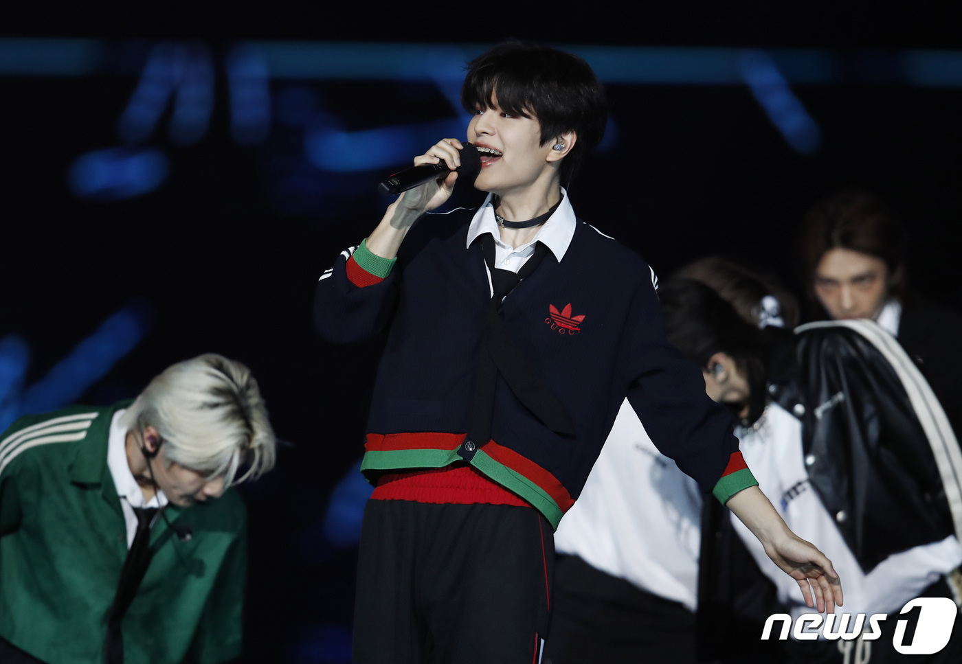 (서울=뉴스1) 권현진 기자 = 그룹 스트레이키즈 승민이 10일 오후 서울 송파구 잠실종합운동장에서 열린 서울 페스타 2022 개막공연 ‘K-POP SUPER LIVE’에서 화려한 …