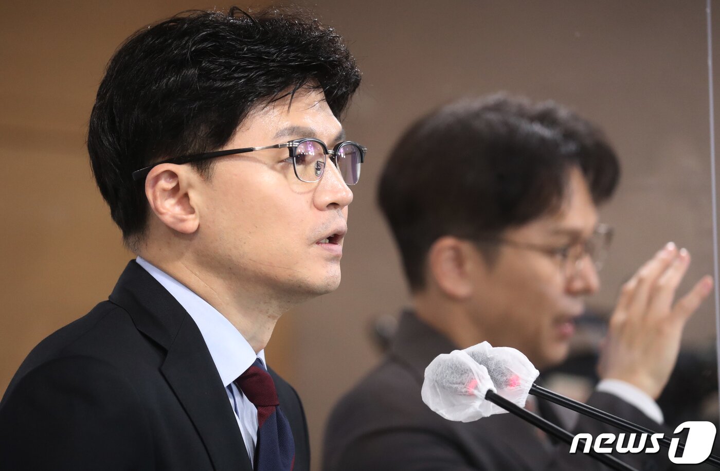 본문 이미지 - 한동훈 법무부 장관이 12일 오전 서울 종로구 세종대로 정부서울청사에서 광복절 특별사면 대상자 명단 발표를 하고 있다. 2022.8.12/뉴스1 ⓒ News1 김명섭 기자