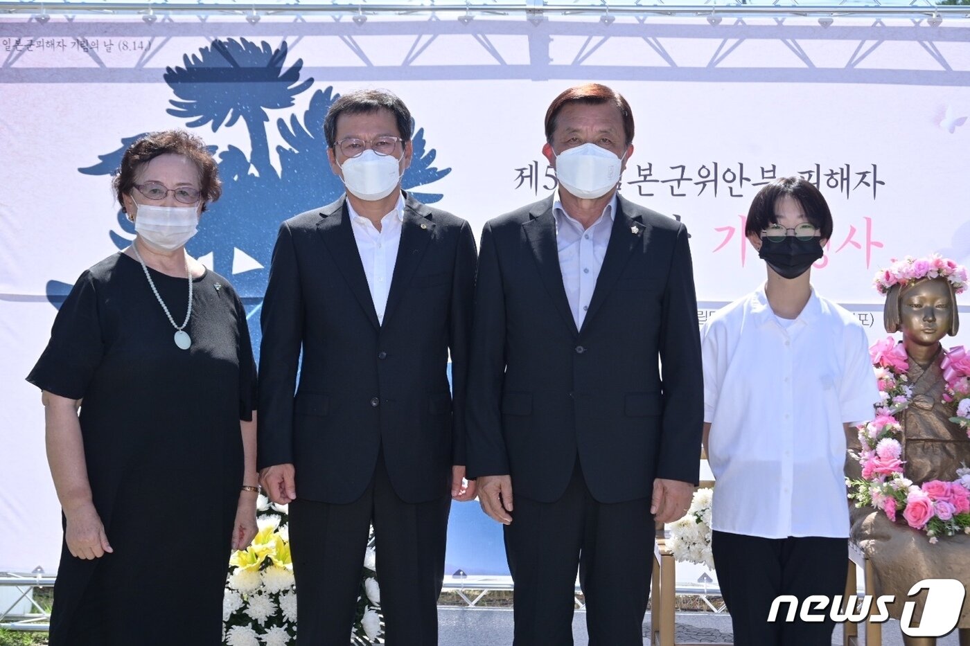 본문 이미지 - 강원 강릉시는 12일 강릉 평화의 소녀상이 있는 경포 3․1독립만세운동 기념공원에서 제5회 일본군 위안부 피해자 기림의 날 기념행사를 열었다.(강릉시 제공) 2022.8.12/뉴스1