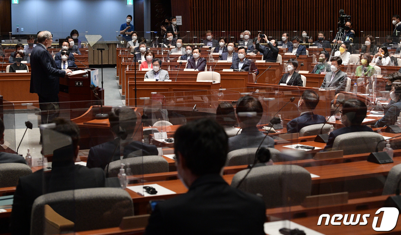 (서울=뉴스1) 이재명 기자 = 빌 게이츠 빌 앤 멜린다 게이츠 재단 공동 이사장이 16일 서울 여의도 국회에서 연설을 하고 있다. (공동취재) 2022.8.16/뉴스1
