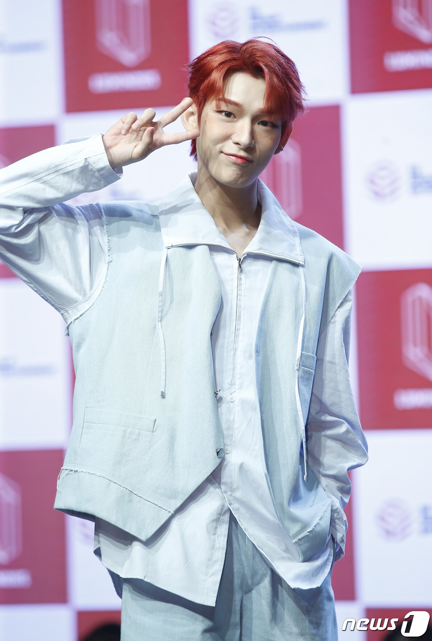 본문 이미지 - 그룹 루미너스 스티븐이 17일 오후 서울 청담동 일지아트홀에서 진행된 첫 번째 정규앨범 '루미너스 인 원더랜드(LUMINOUS in WONDERLAND)' 쇼케이스에서 포즈를 취하고 있다. 2022.8.17/뉴스1 ⓒ News1 권현진 기자