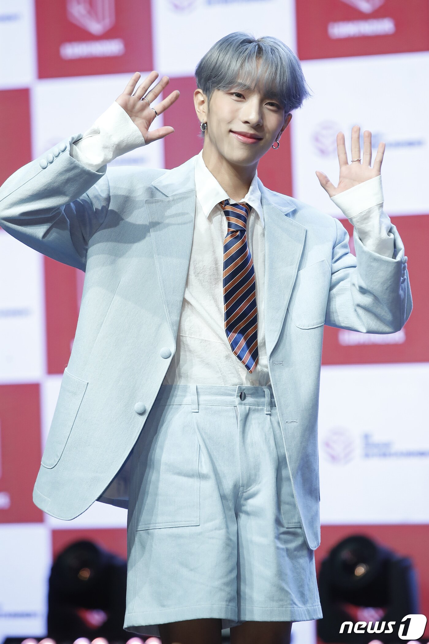 본문 이미지 - 그룹 루미너스 수일이 17일 오후 서울 청담동 일지아트홀에서 진행된 첫 번째 정규앨범 '루미너스 인 원더랜드(LUMINOUS in WONDERLAND)' 쇼케이스에서 포즈를 취하고 있다. 2022.8.17/뉴스1 ⓒ News1 권현진 기자