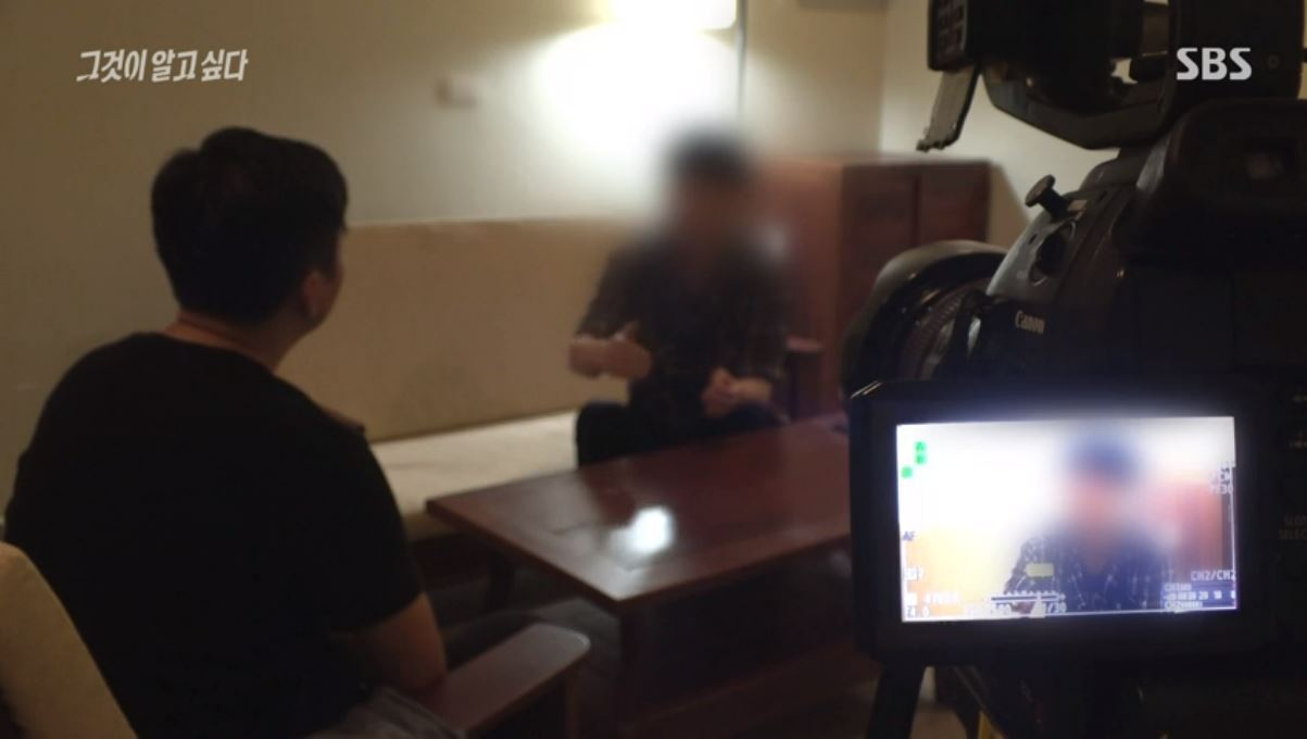 본문 이미지 - 2020년 6월27일 방영된 SBS '그것이 알고 싶다'의 '나는 살인교사범이다 - 제주 이 변호사 살인사건 1부'에 담긴 김씨의 자백 취지 인터뷰 모습.(SBS 방송화면 갈무리)