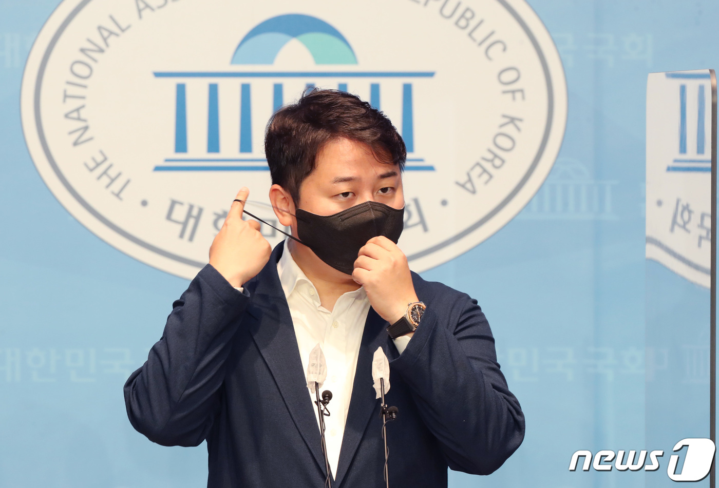 (서울=뉴스1) 이재명 기자 = 지난 대선 당시 윤석열 캠프 청년본부장과 대통령직 인수위원회 청년소통 TF 단장을 맡았던 장예찬 청년재단 이사장이 18일 오전 서울 여의도 국회 소 …