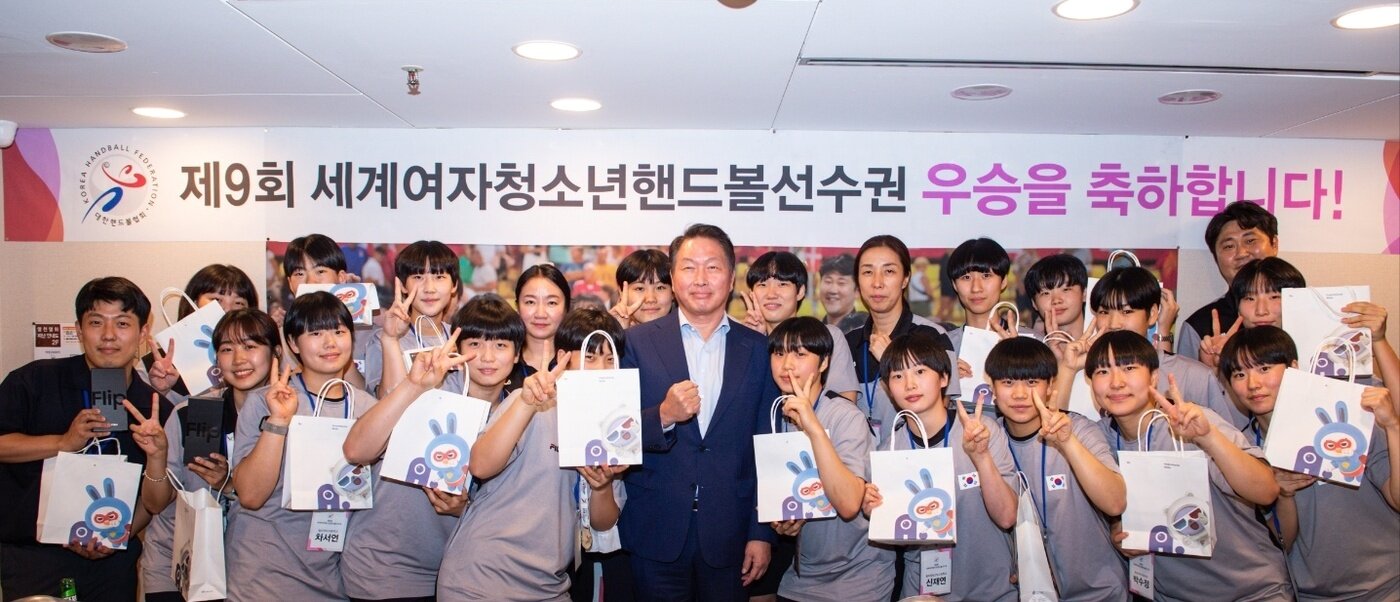 본문 이미지 - 여자청소년핸드볼대표팀이 포상금을 받았다.(대한핸드볼협회 제공)  