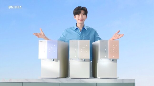 본문 이미지 - 청호나이스 전속 모델 임영웅과 직수얼음정수기 아이스트리(청호나이스 제공)