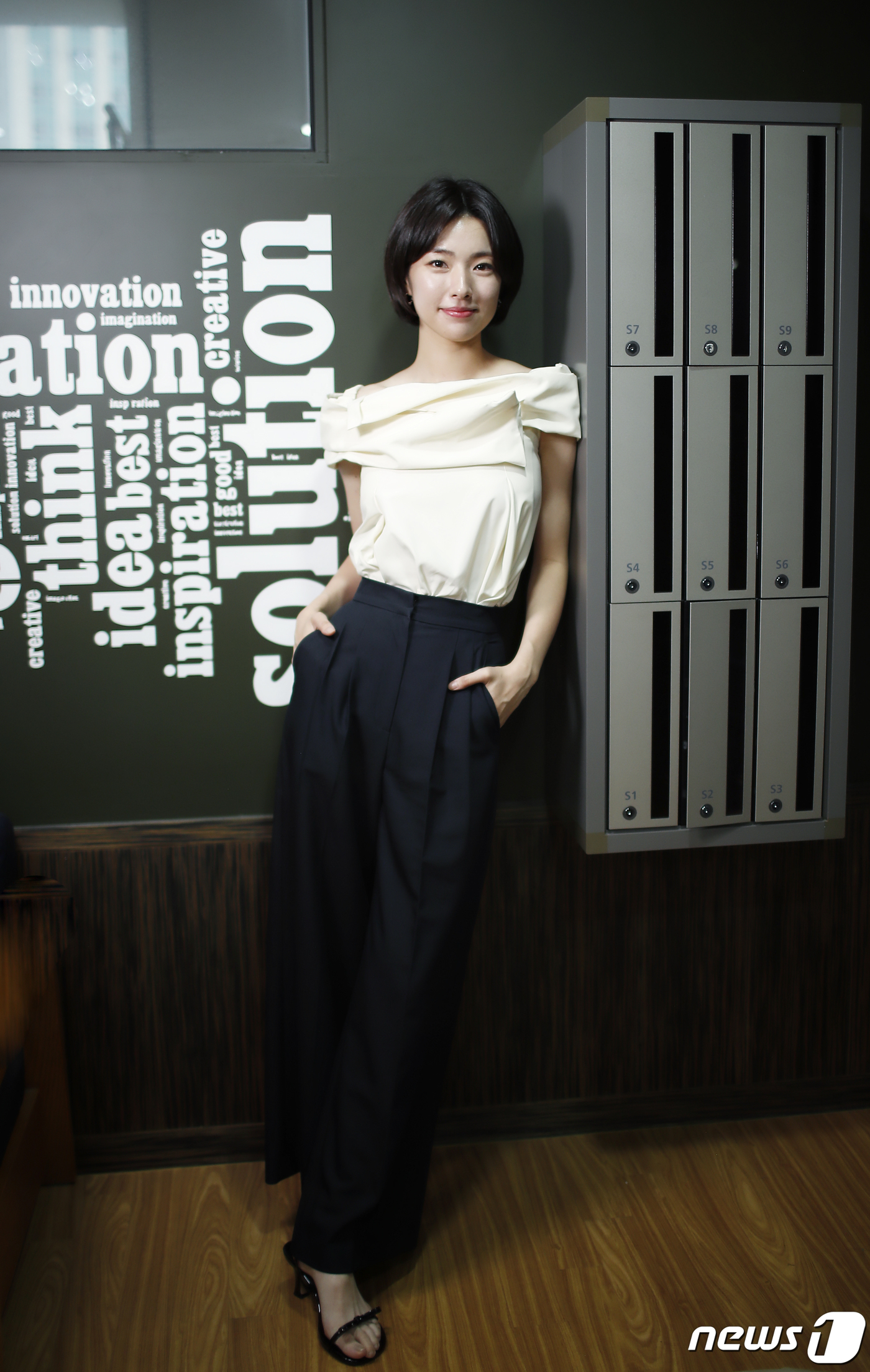 하영, 지성 미인의 우아한 미소 - 뉴스1