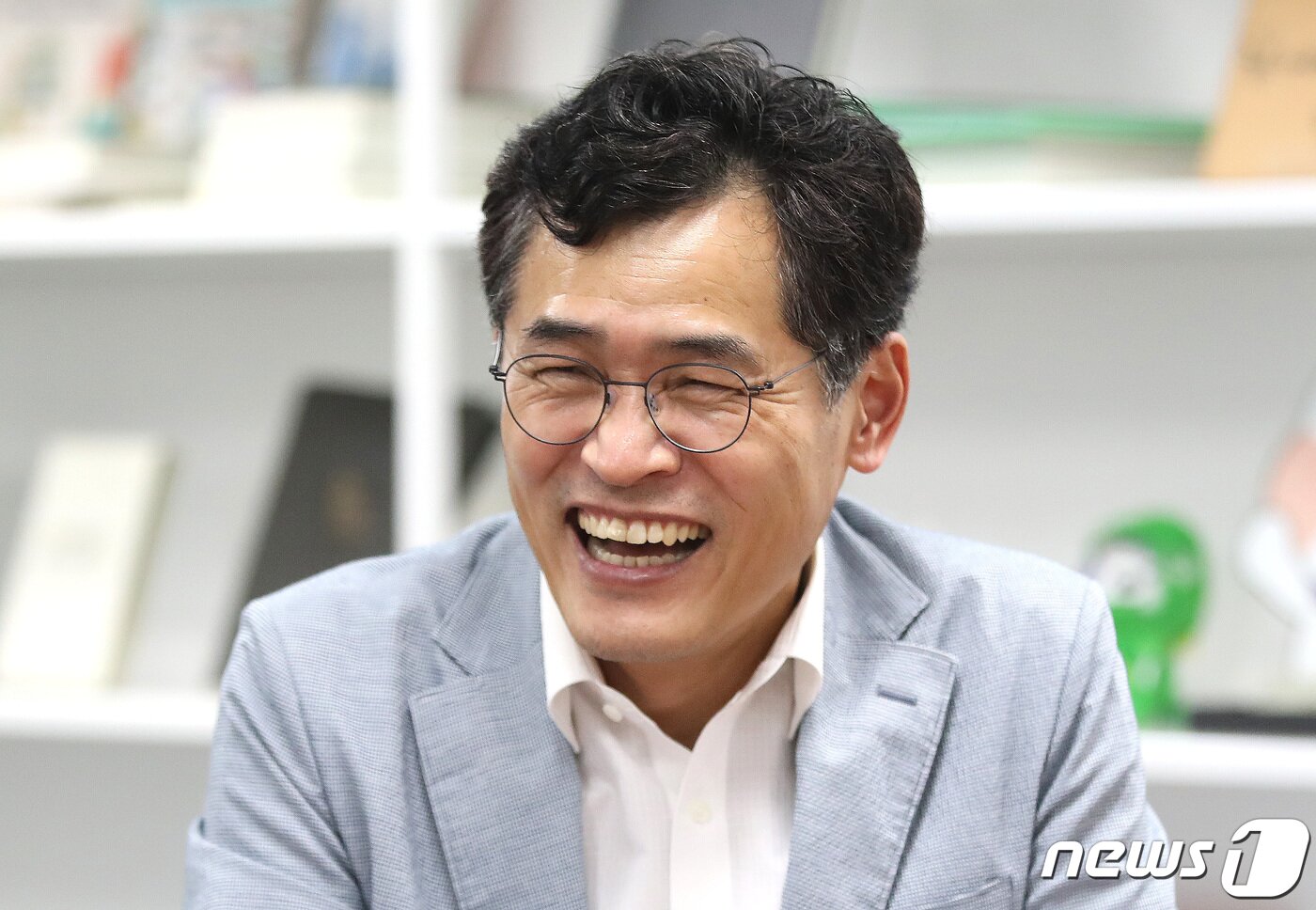 본문 이미지 - 이기재 양천구청장이 활짝 웃는 모습.ⓒ News1