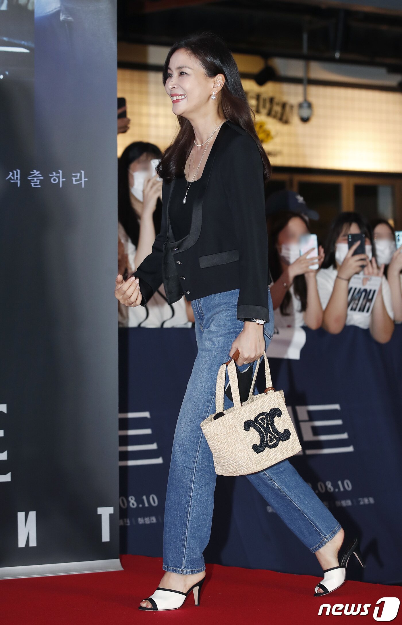 본문 이미지 - 배우 고소영이 2일 오후 서울 강남구 메가박스 코엑스점에서 열린 영화 '헌트(HUNT)' VIP 시사회에 참석하고 있다. ⓒ News1 권현진 기자